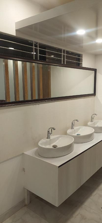 Center Point Apartment ダッカ エクステリア 写真
